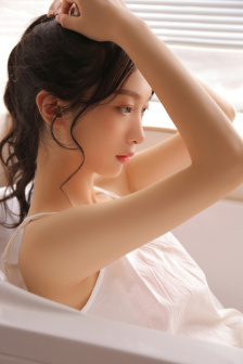 美女扒开粉嫩尿口的桶爽